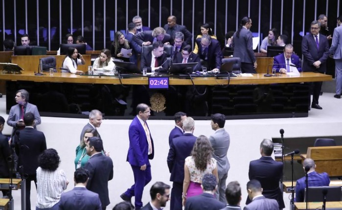 Congresso aprova Orçamento de 2024 com R$ 4,9 bilhões para o fundo eleitoral