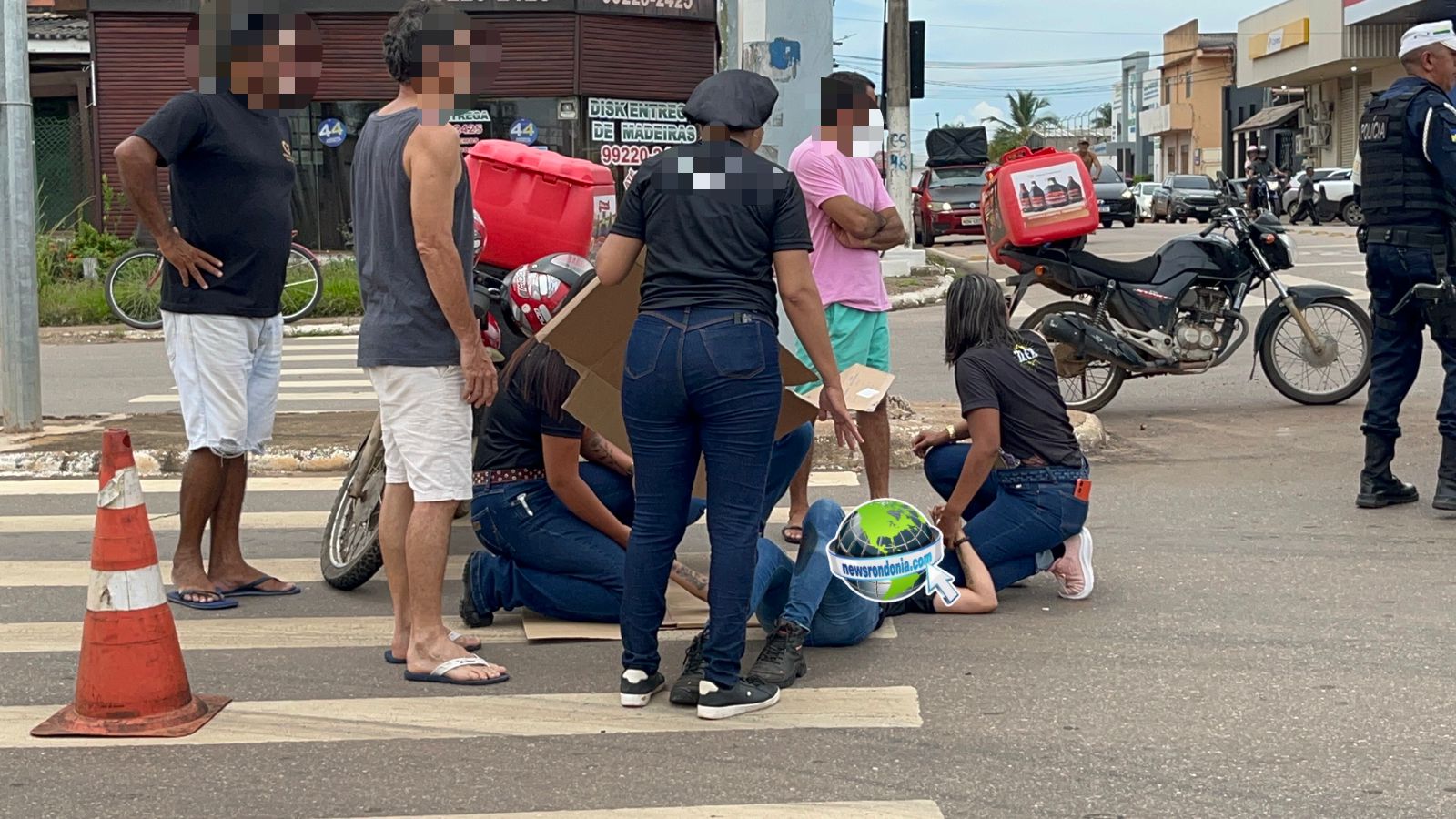 Carro sai de estacionamento e derruba entregadora na Avenida Amazonas - News Rondônia