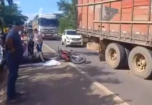 Urgente: Grave acidente envolve três caminhões e uma motocicleta na BR-364, entre Presidente Médici e Ji-Paraná. Veja o Vídeo